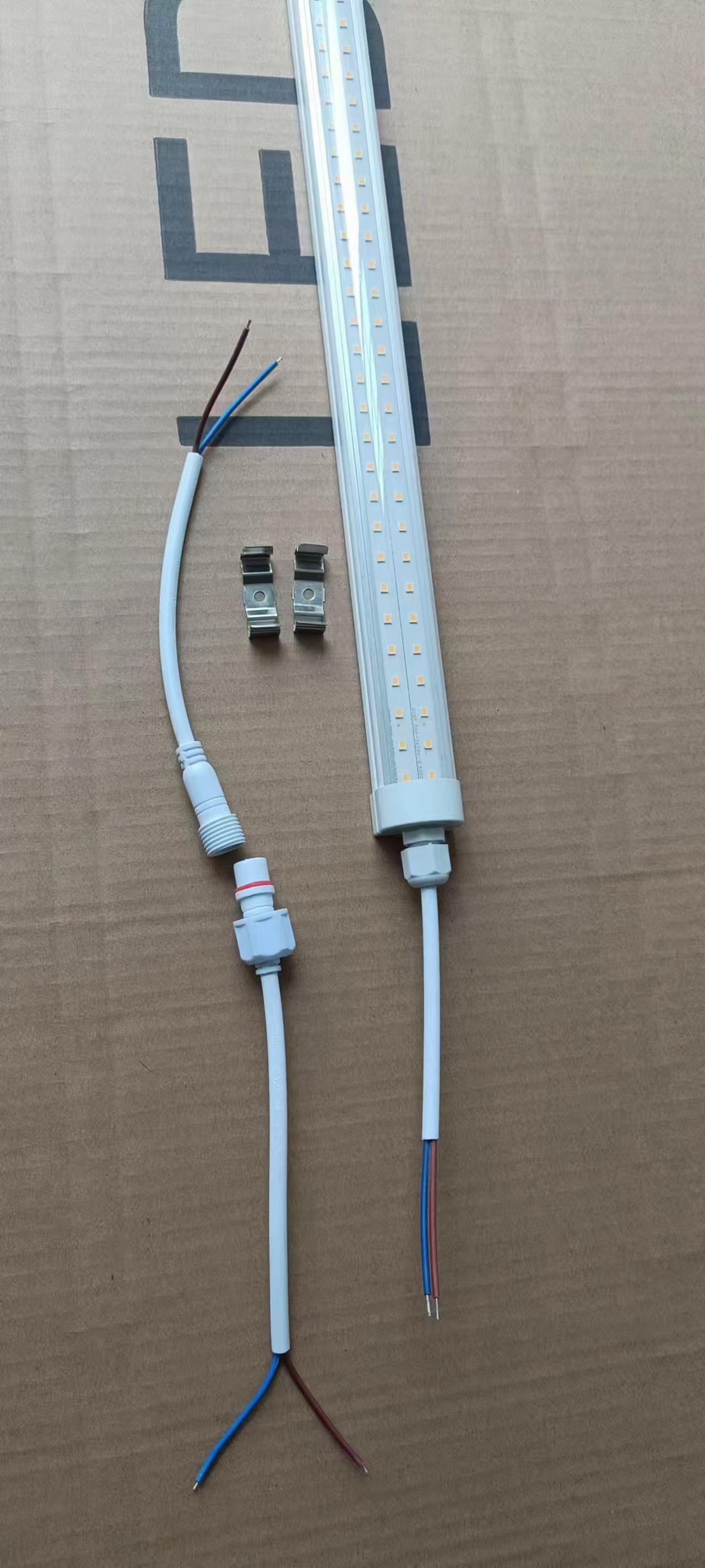 一体化防水led灯管双灯板.jpg